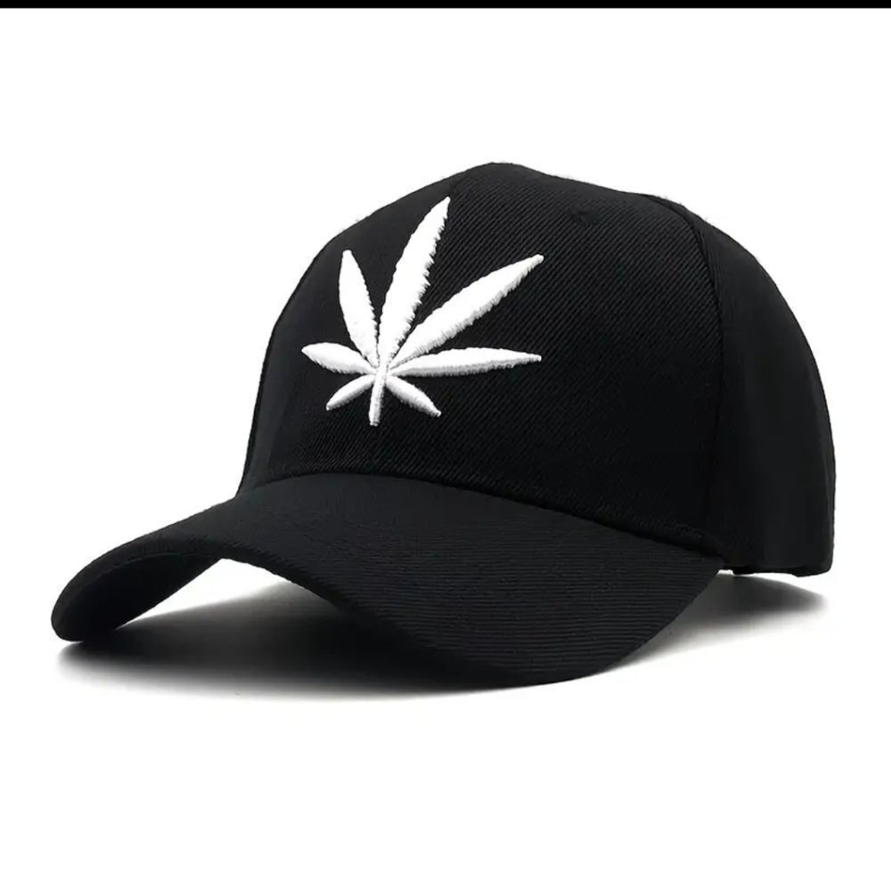 Stay Stylish and Protected with this Camouflage Embroidered Baseball Cap - Perfe